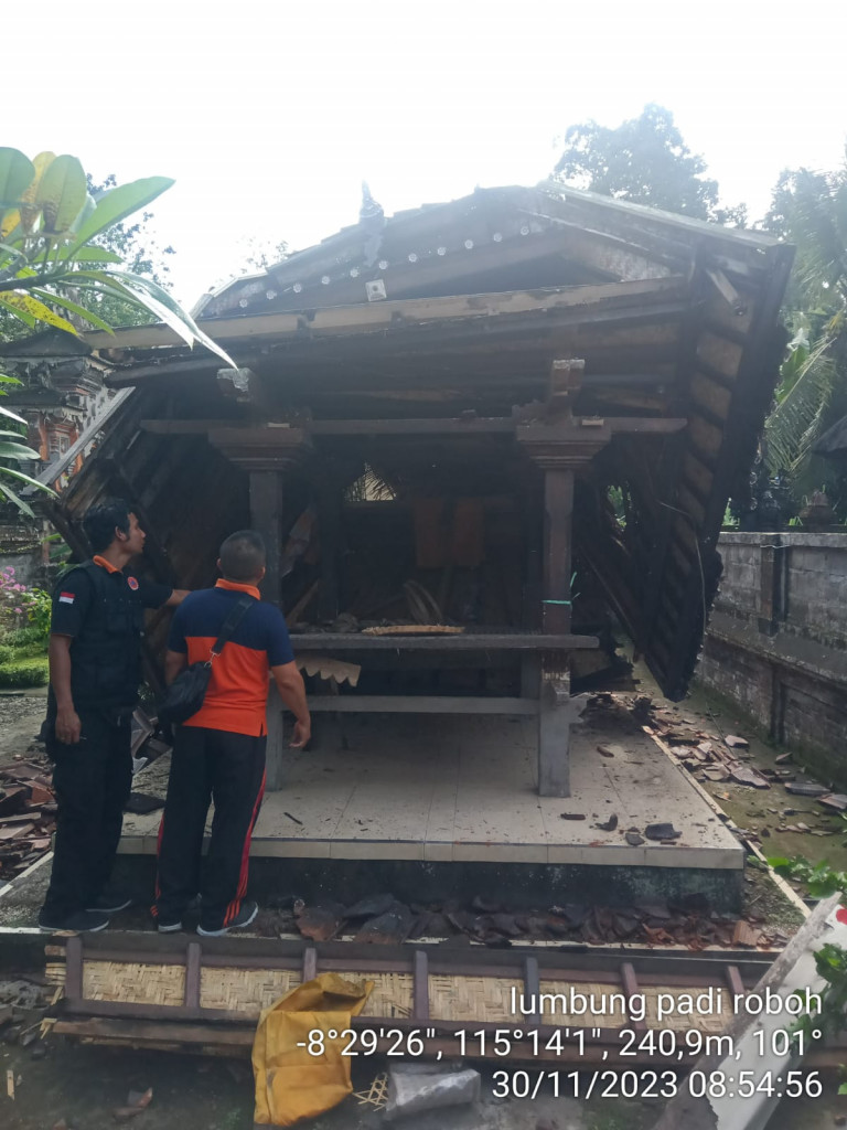 Bangunan Lumbung Padi roboh di Banjar Ketogan, Desa Taman, Kecamatan Abiansemal Tanggal 30 November 2023